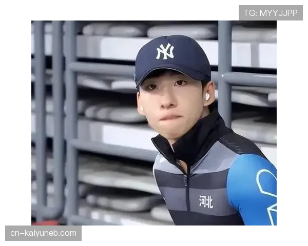 林孝埈训练完直接啃冰块降温，这自律程度我连边都摸不到